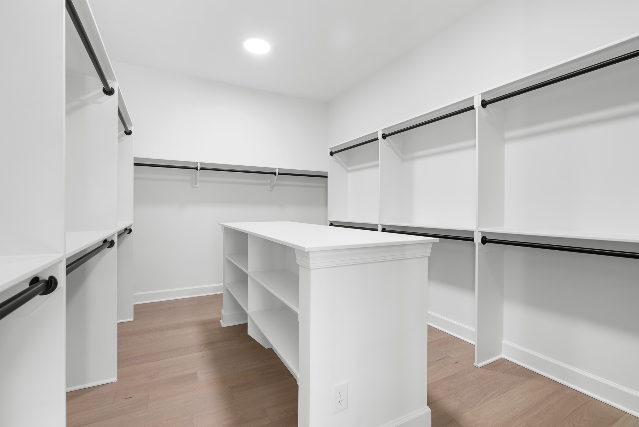 9902 Amarosa Court