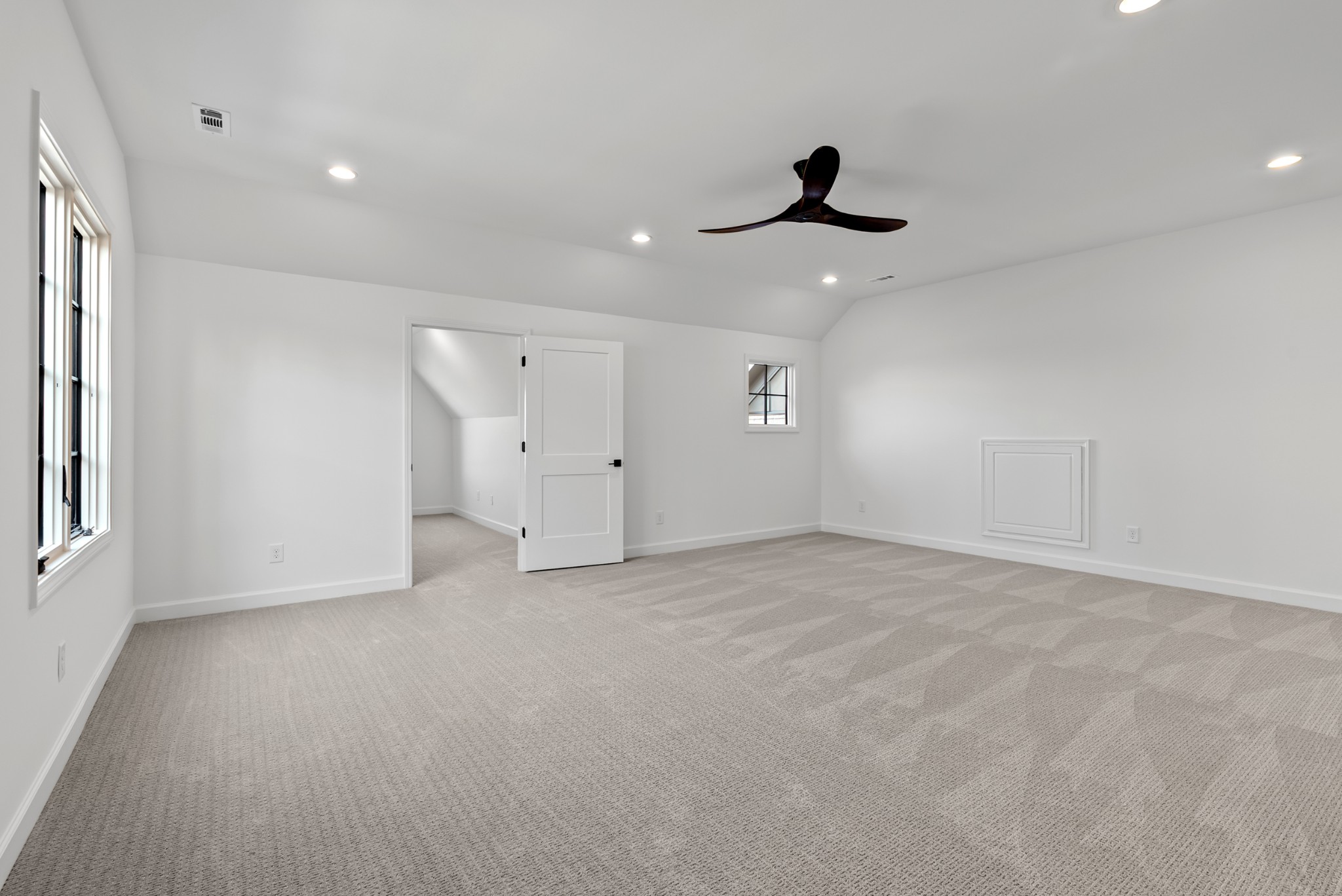 9902 Amarosa Court