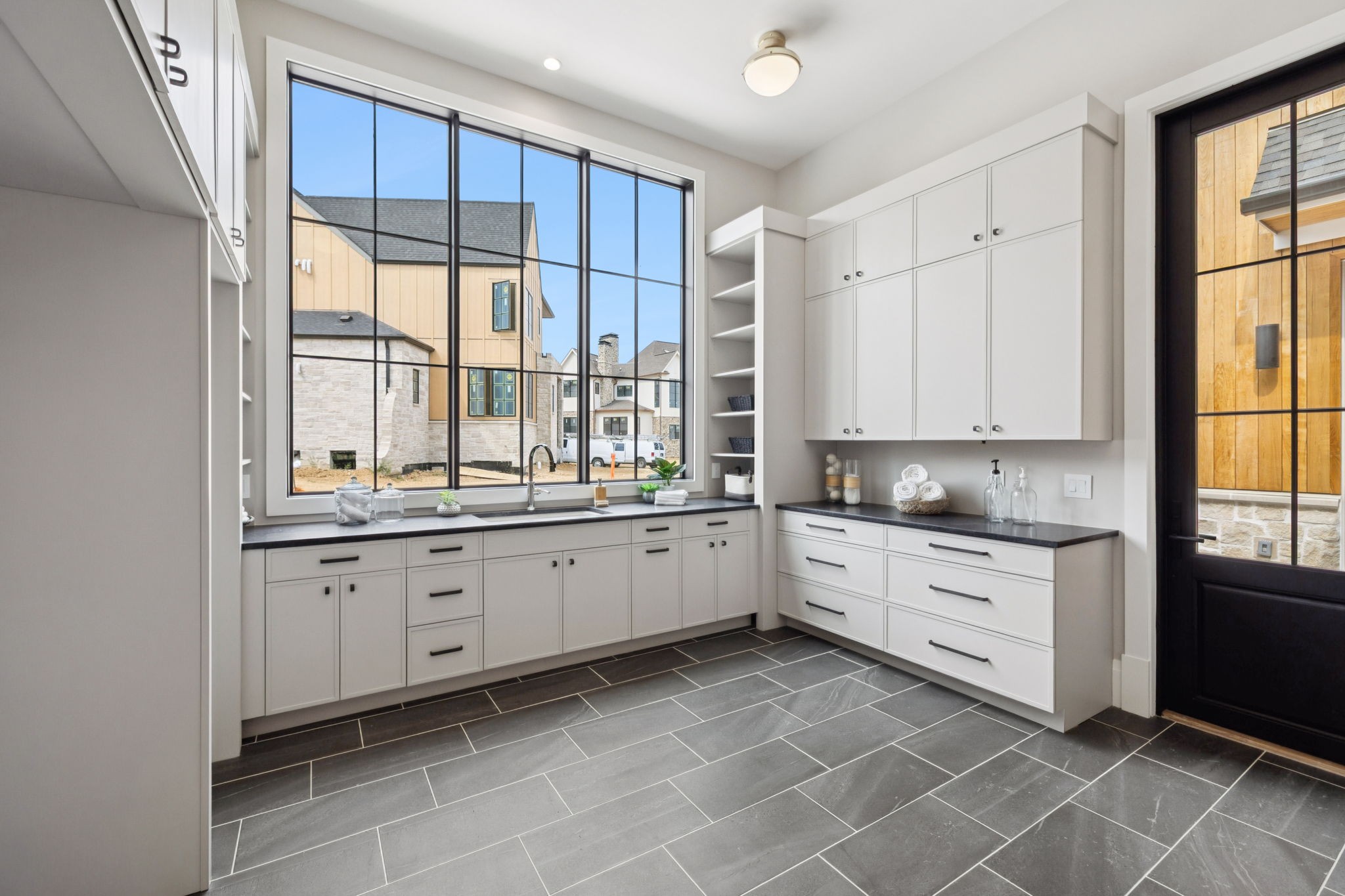 8101 Turning Point Dr