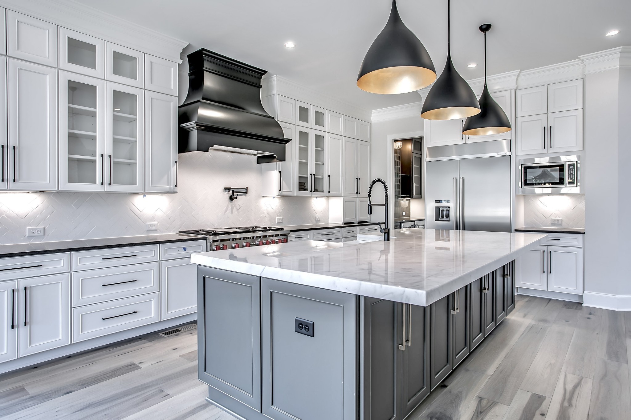9908 Amarosa Ct