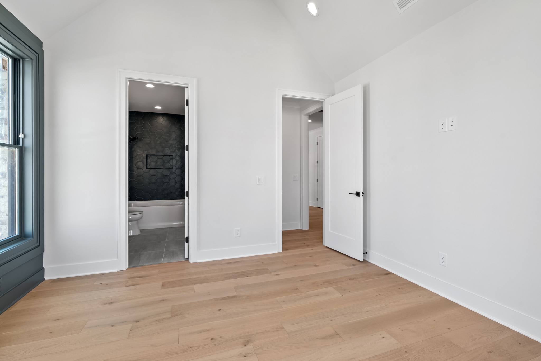 8123 Boiling Springs Pl