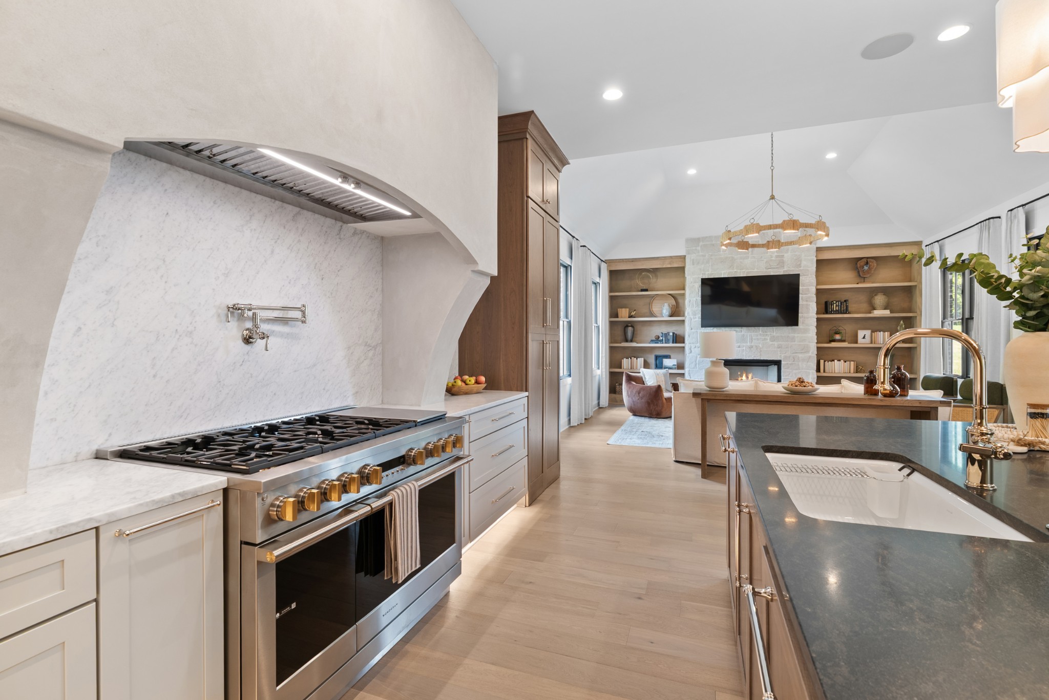9900 Amarosa Ct