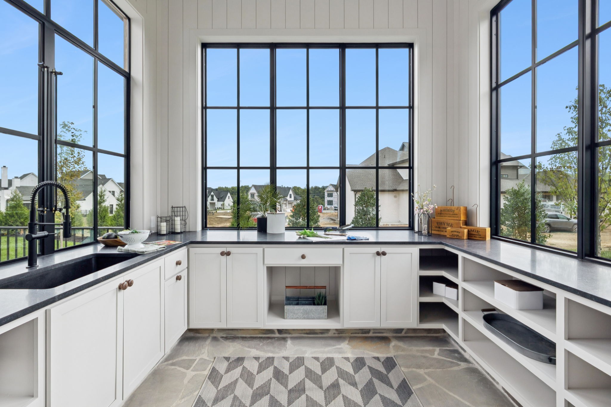 8101 Turning Point Dr