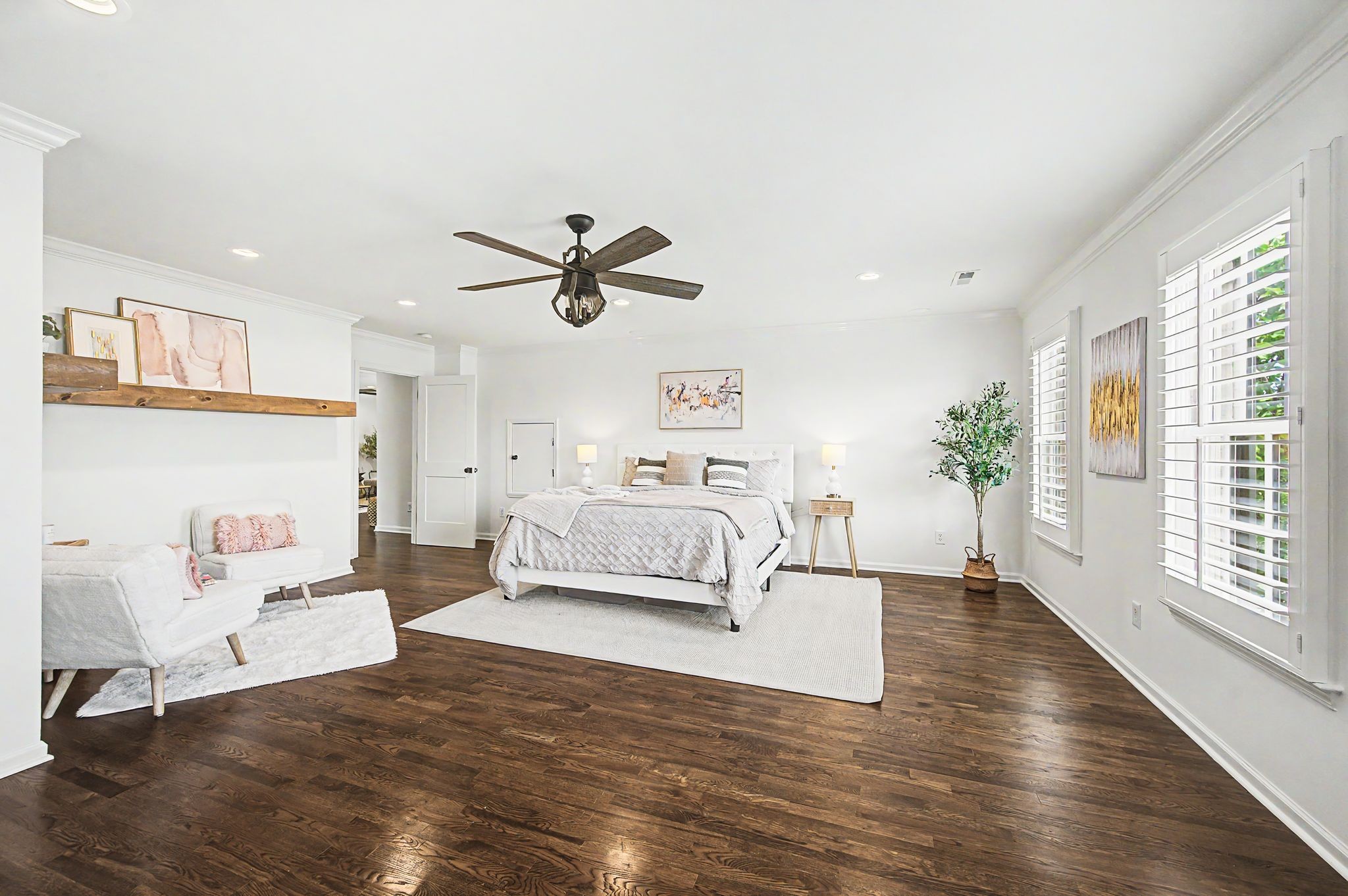 121 Gladstone Ln