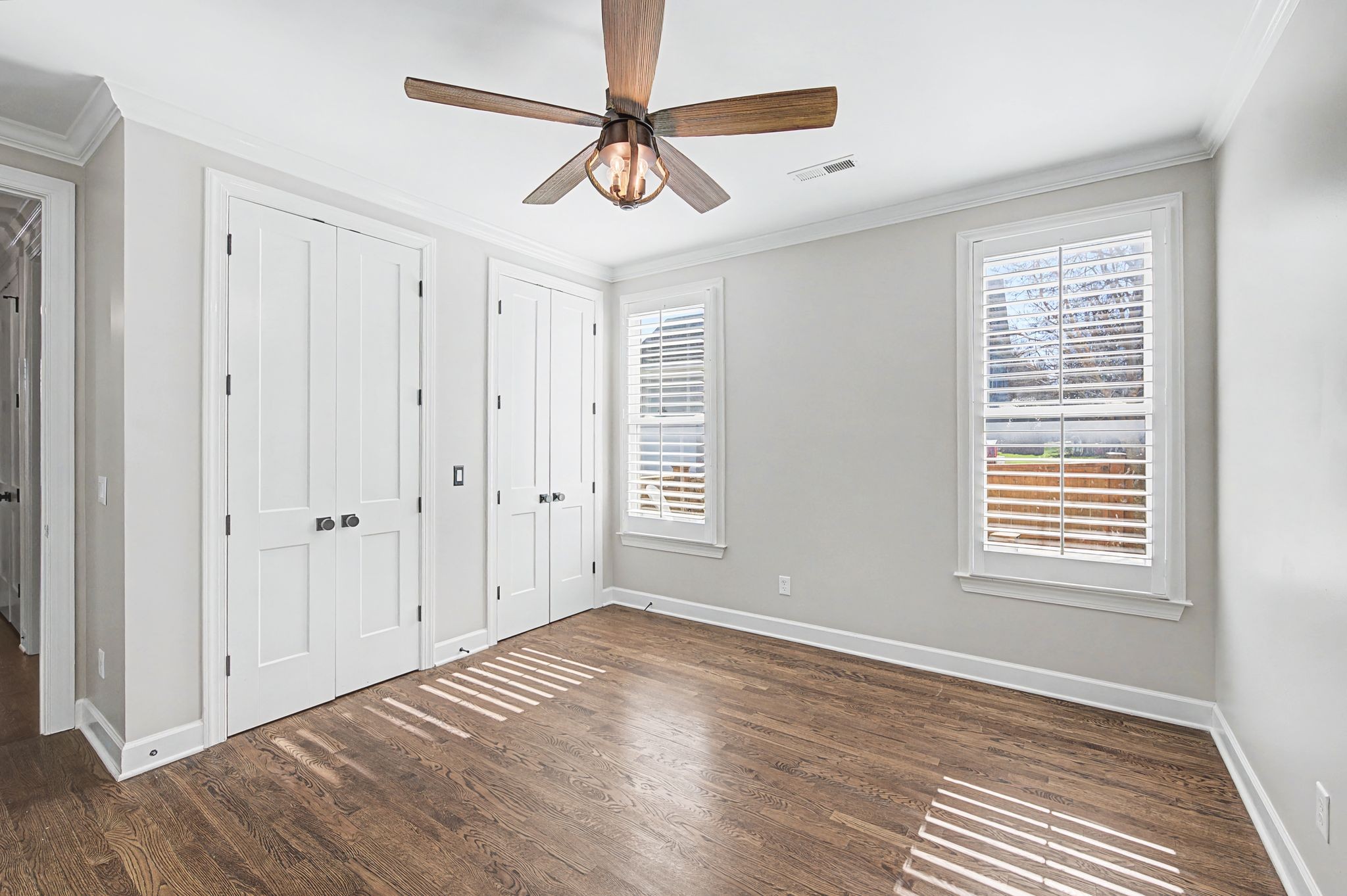 121 Gladstone Ln