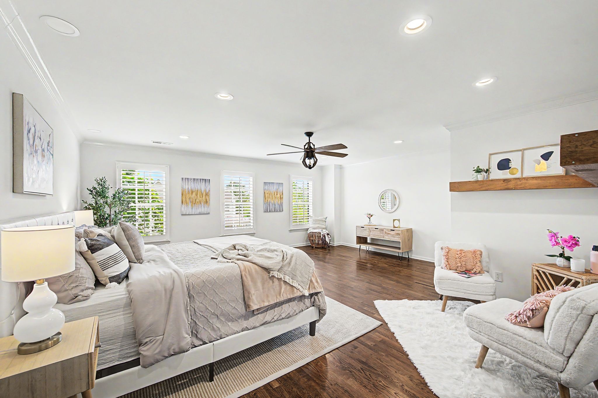 121 Gladstone Ln