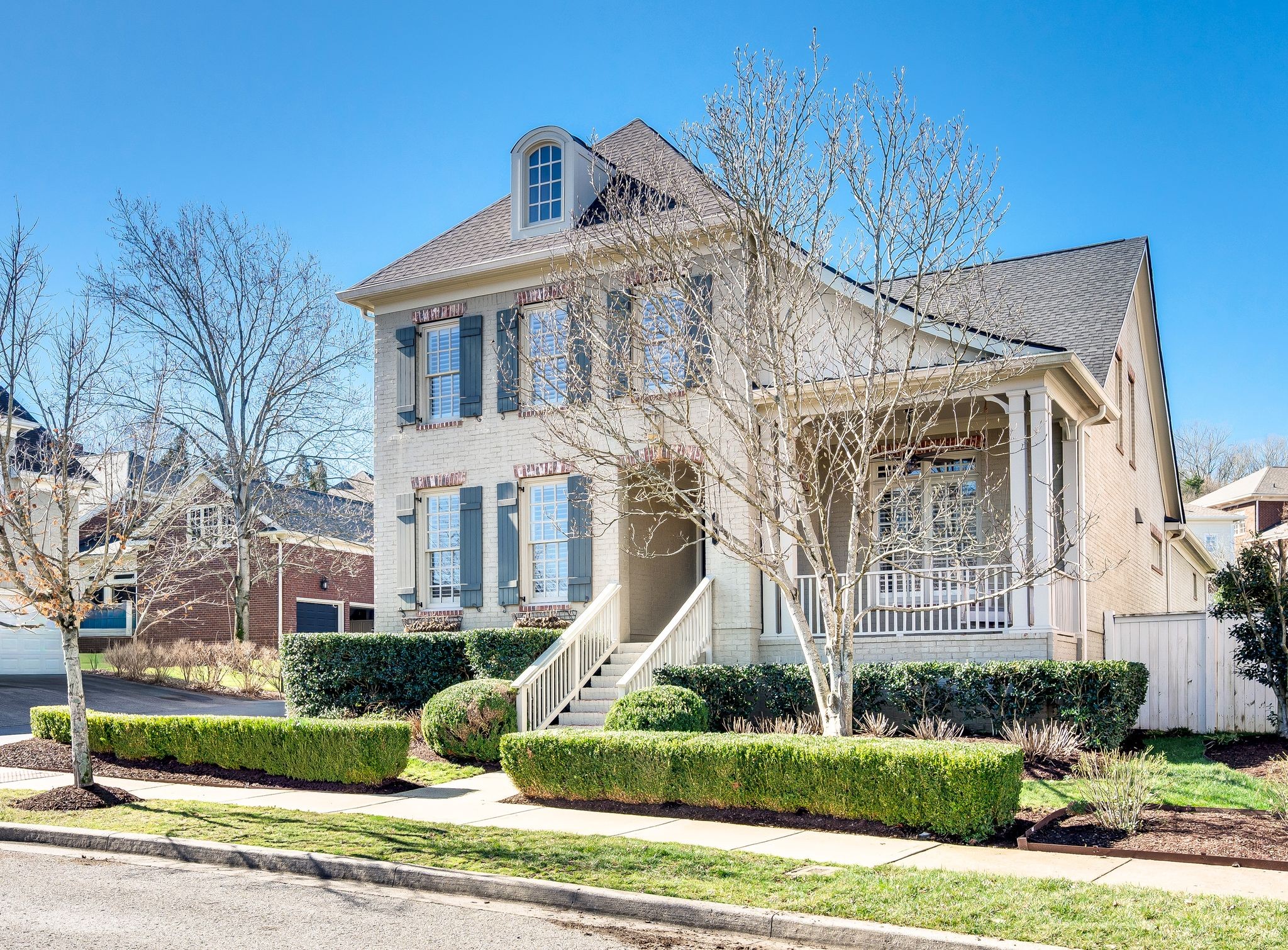 121 Gladstone Ln