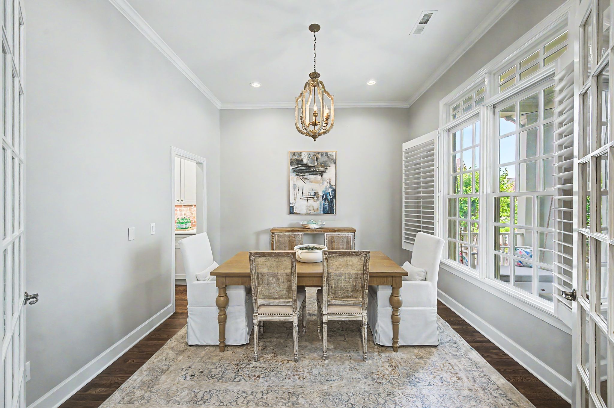121 Gladstone Ln