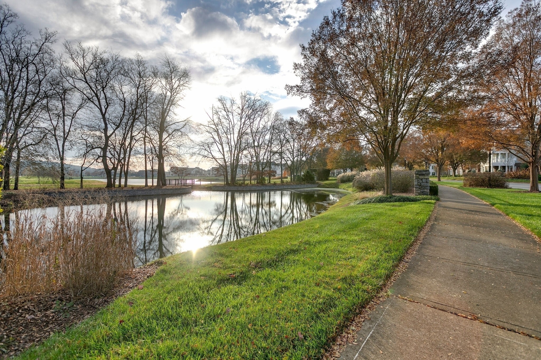 121 Gladstone Ln