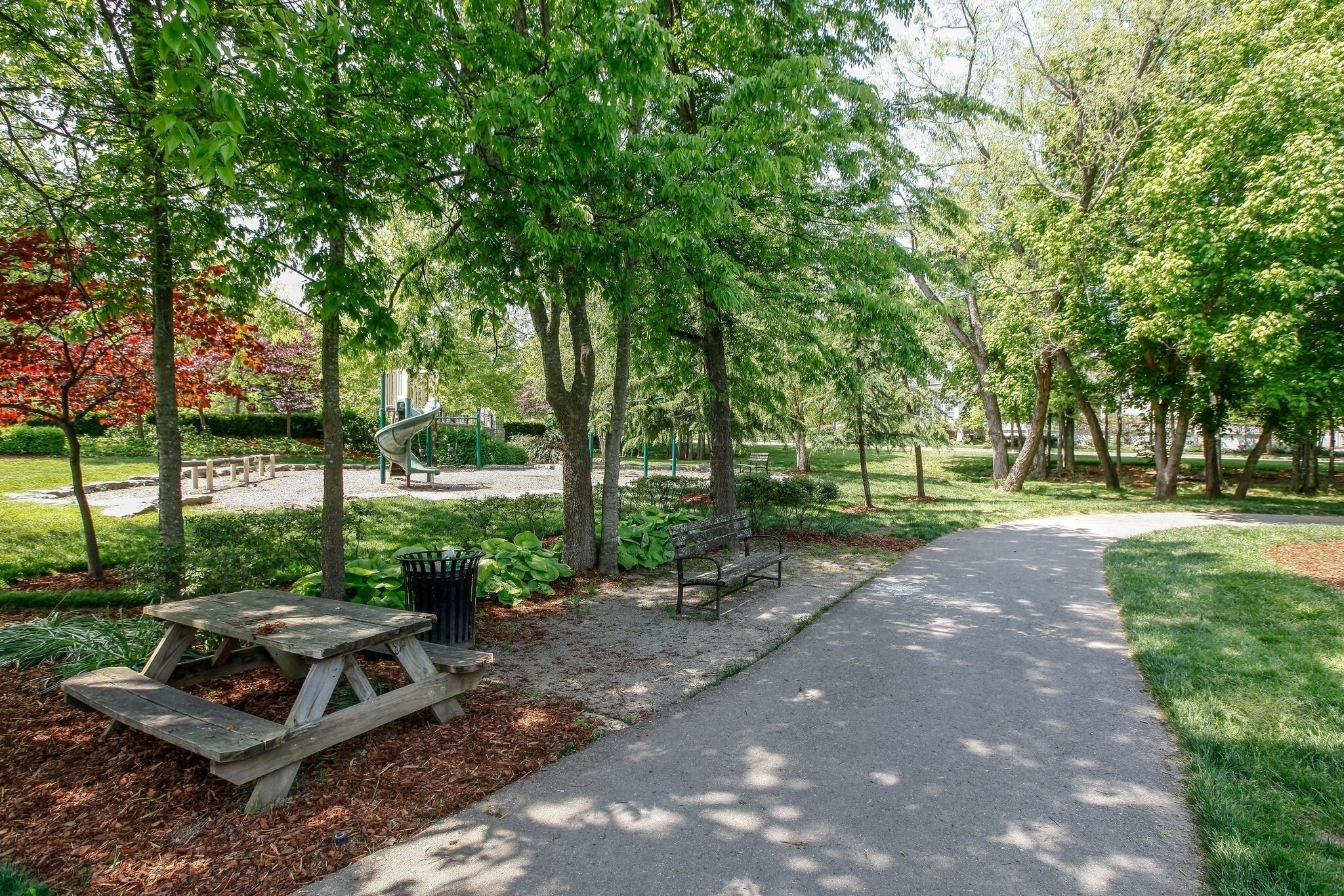 121 Gladstone Ln
