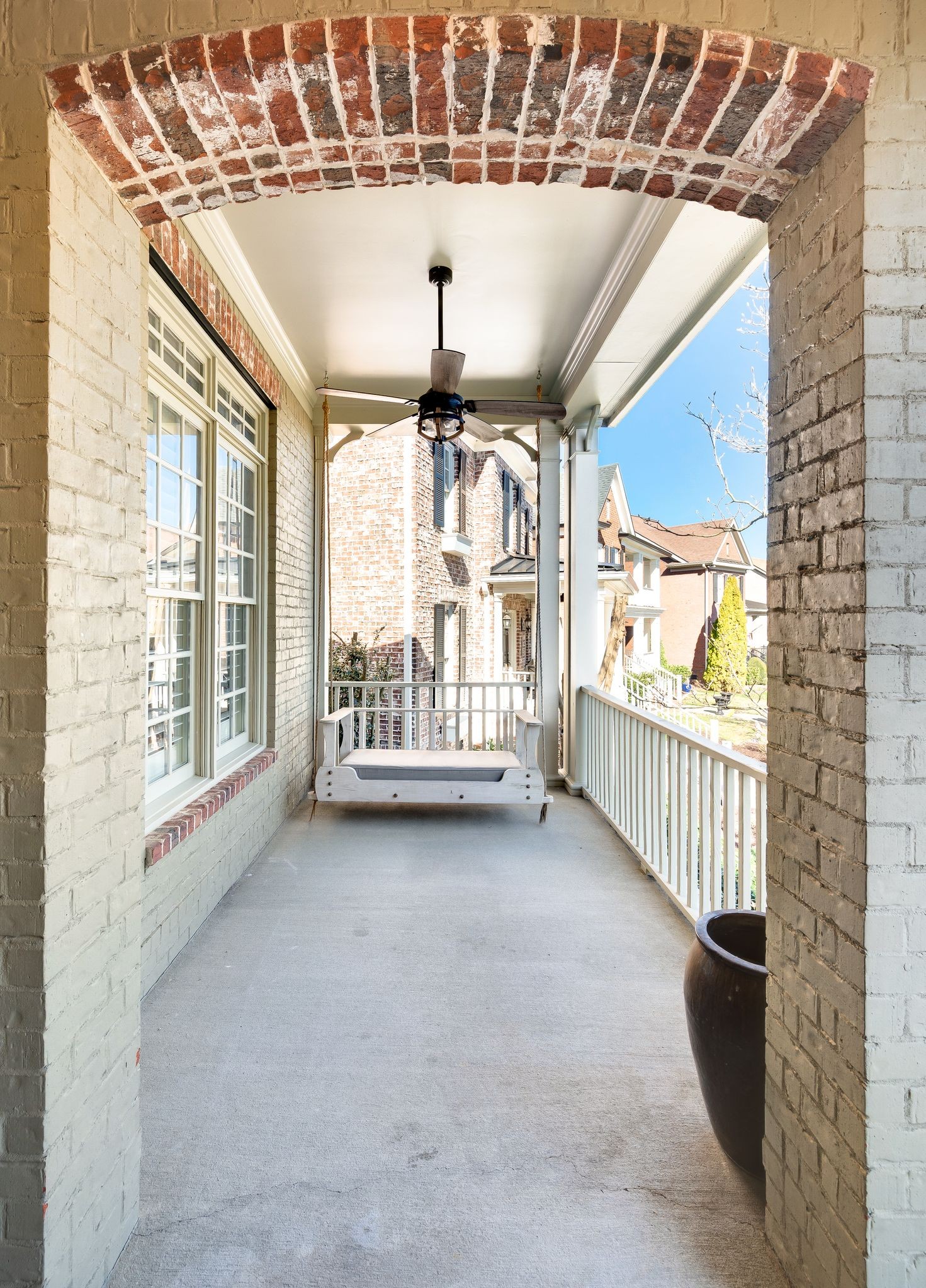 121 Gladstone Ln