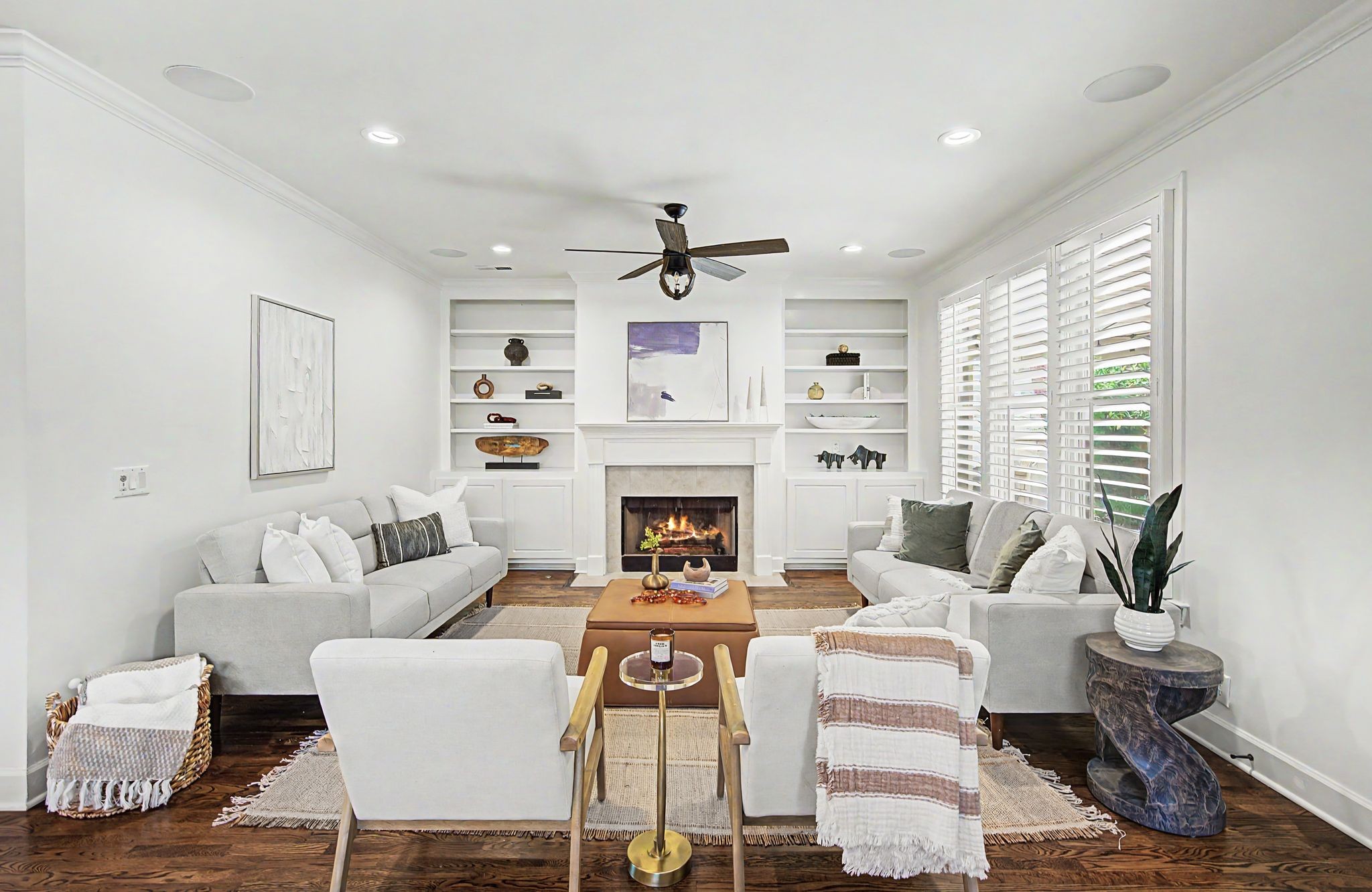121 Gladstone Ln