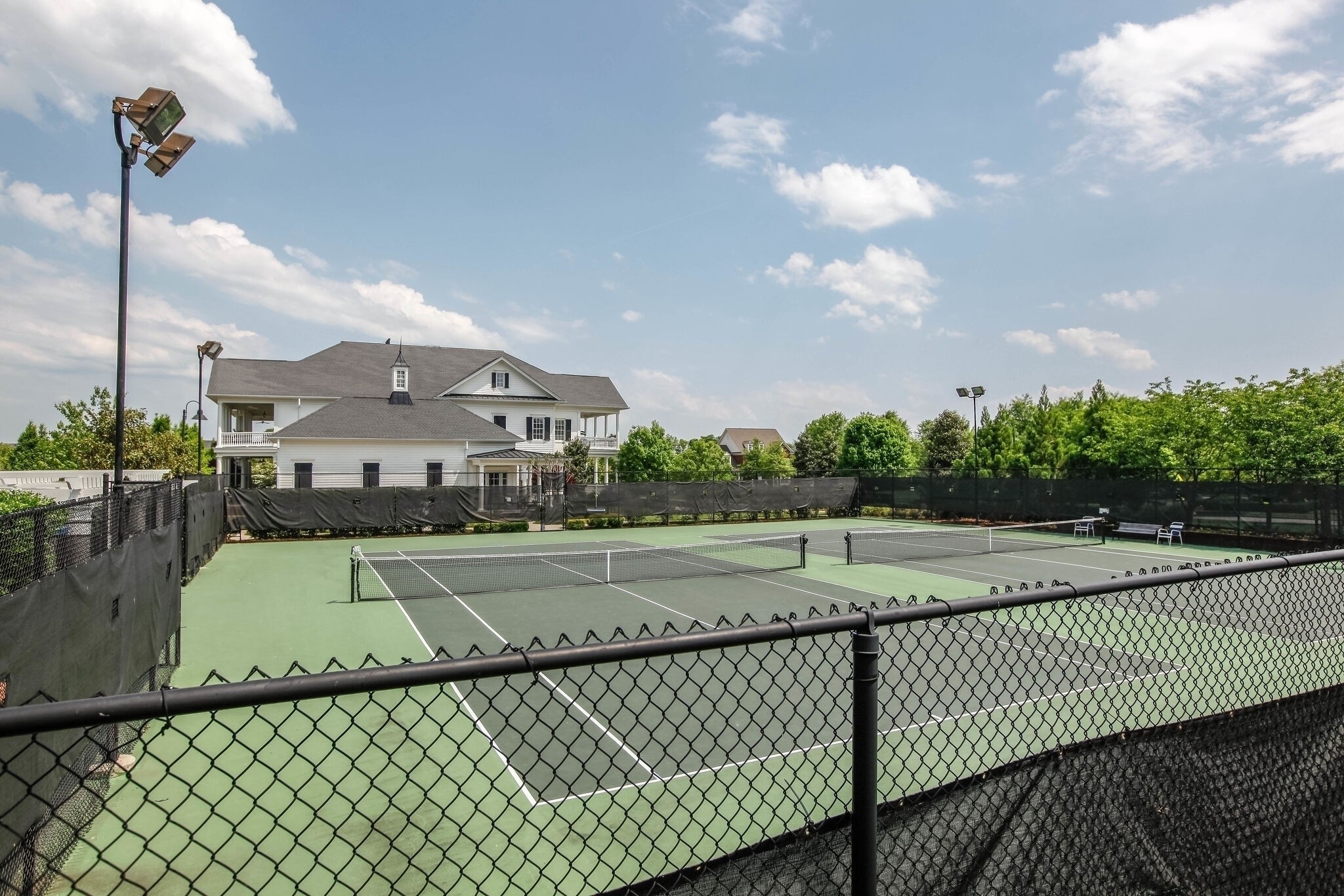 121 Gladstone Ln