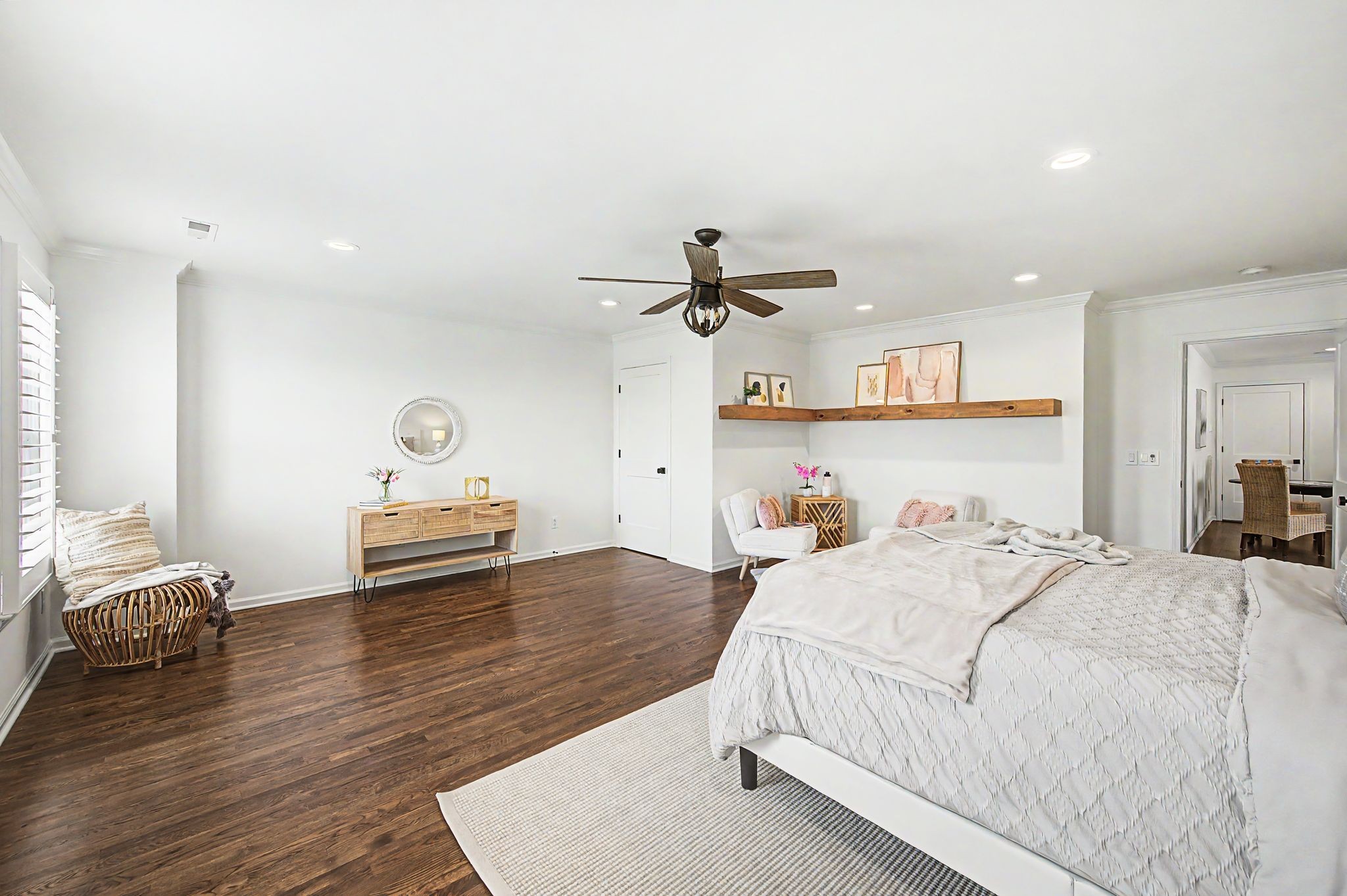 121 Gladstone Ln