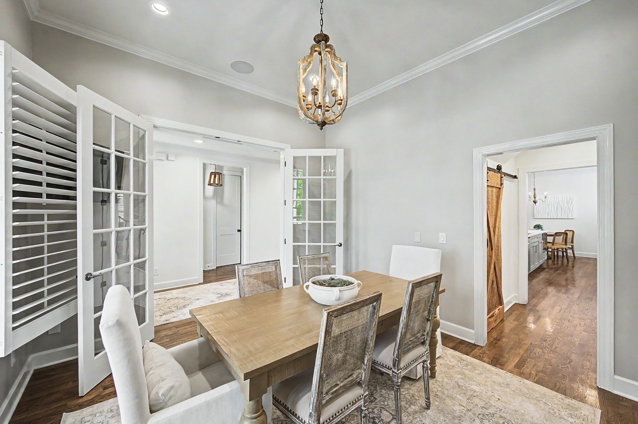 121 Gladstone Ln