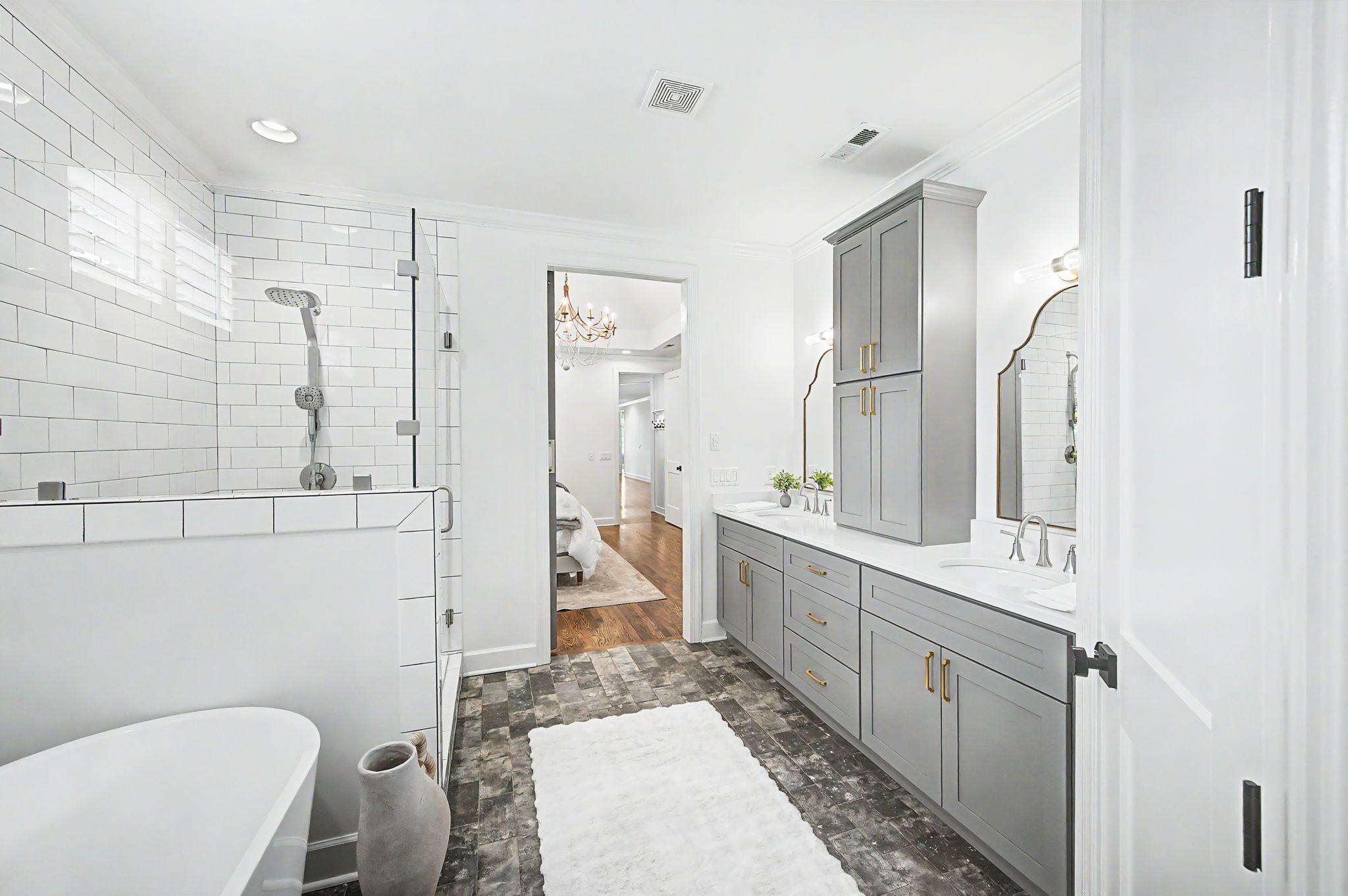 121 Gladstone Ln