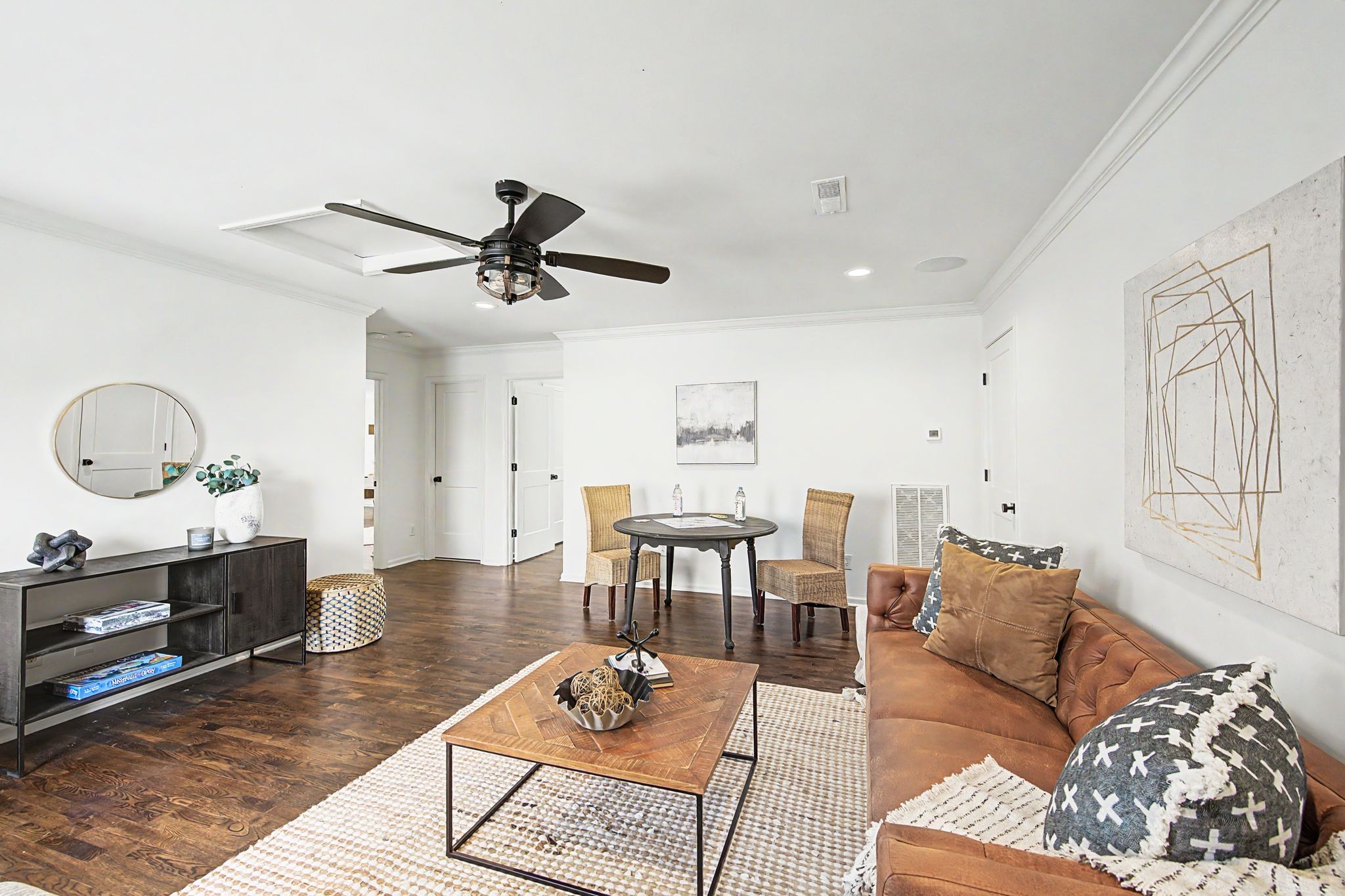 121 Gladstone Ln