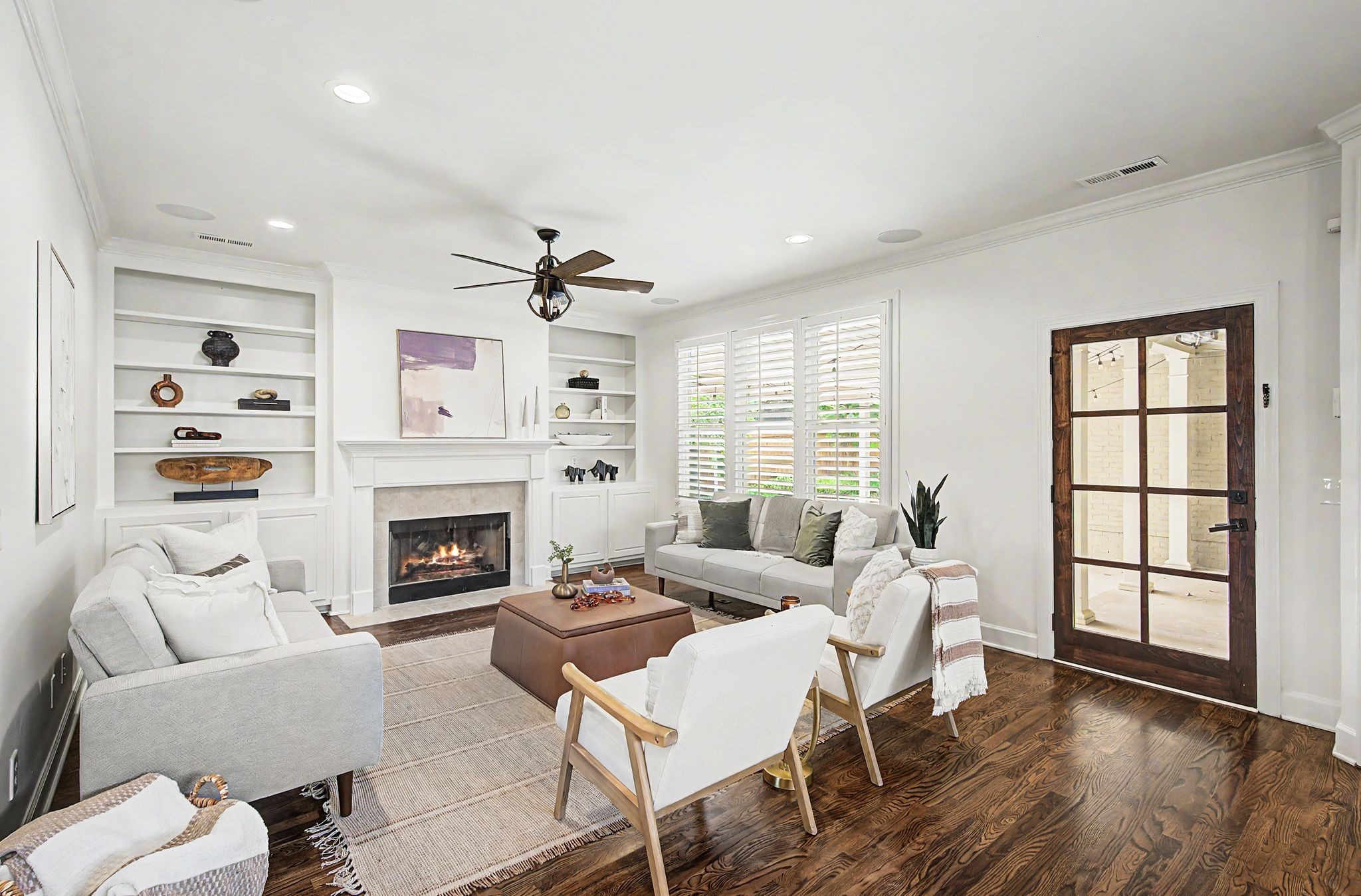 121 Gladstone Ln