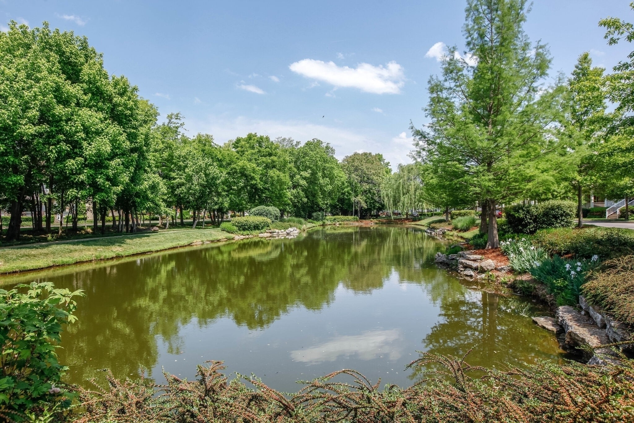 121 Gladstone Ln