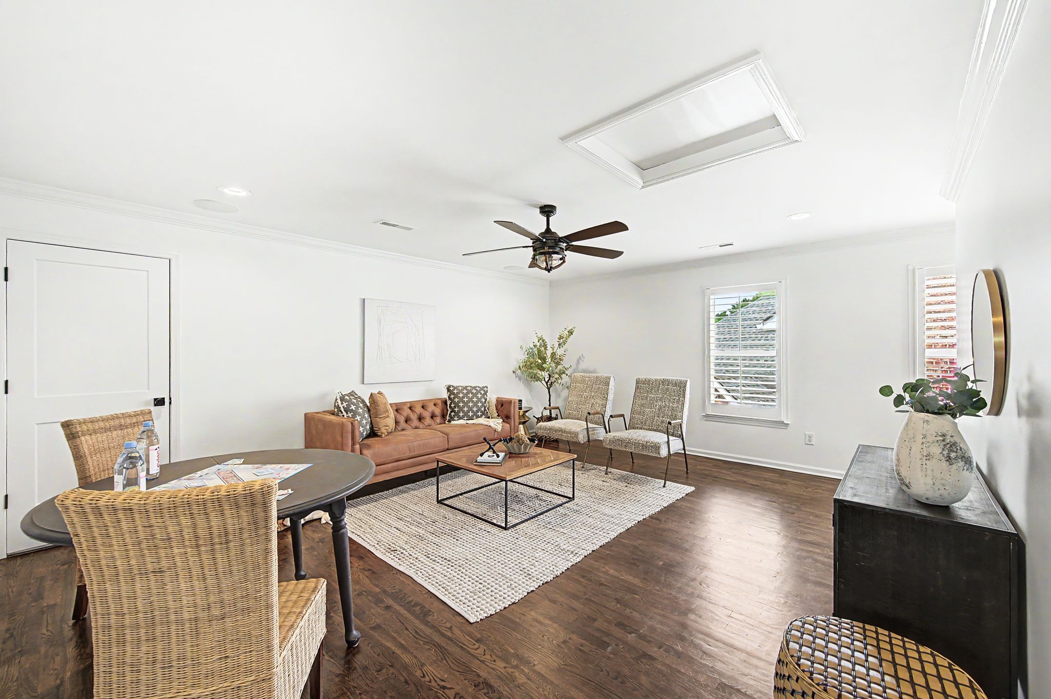 121 Gladstone Ln
