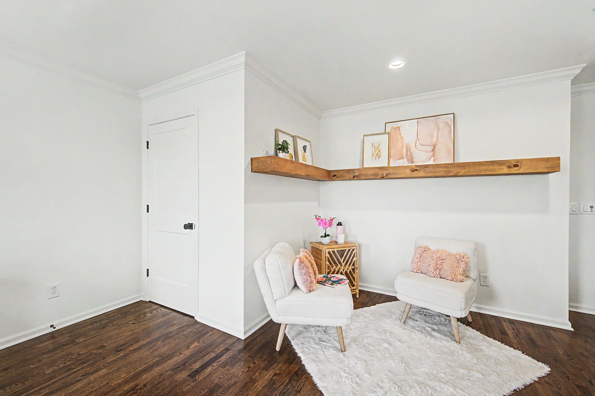 121 Gladstone Ln