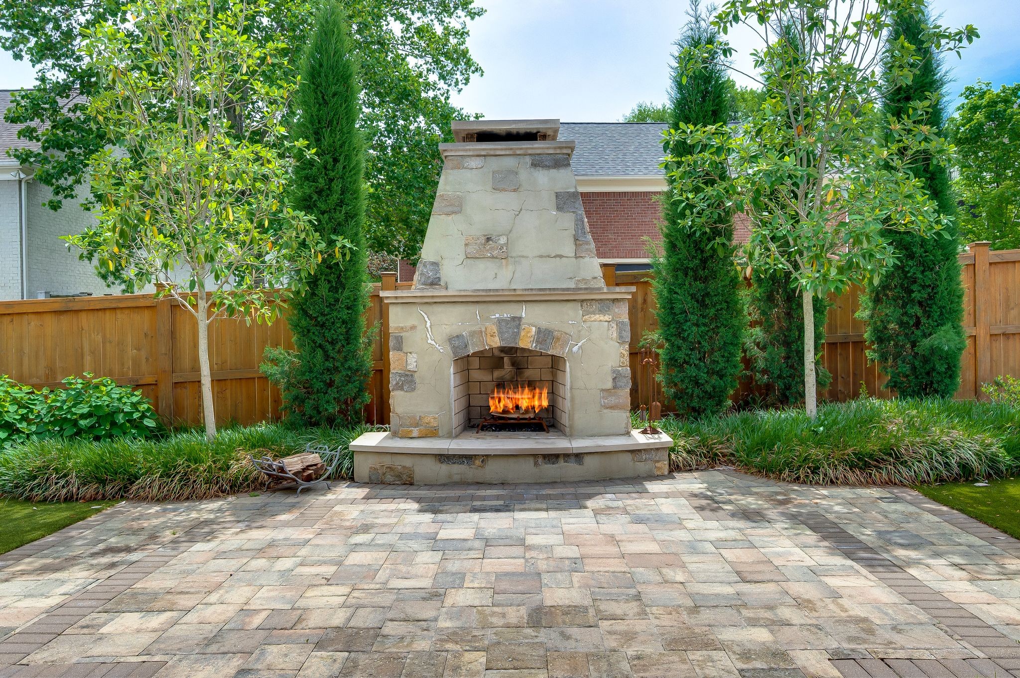 121 Gladstone Ln