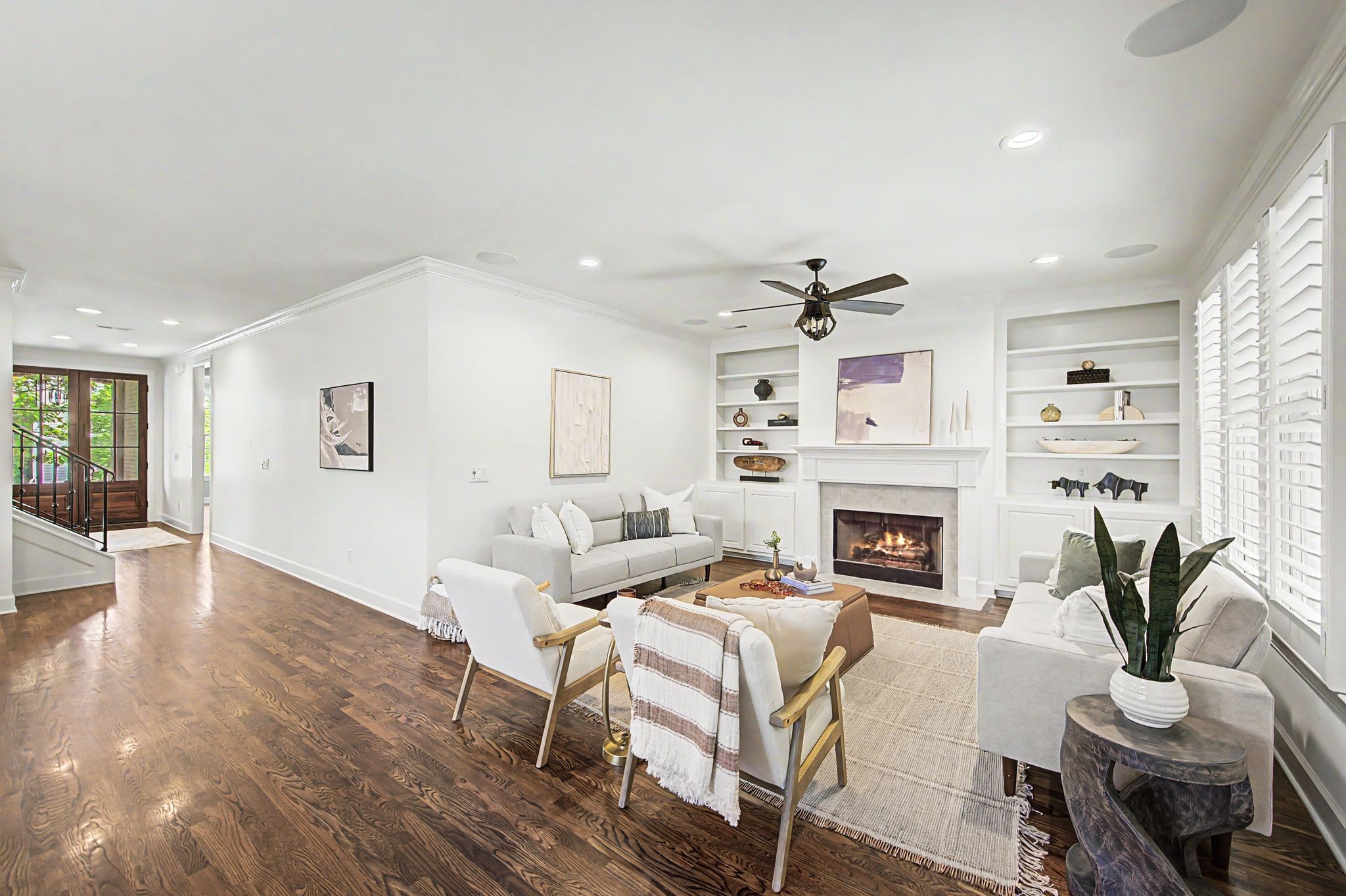 121 Gladstone Ln