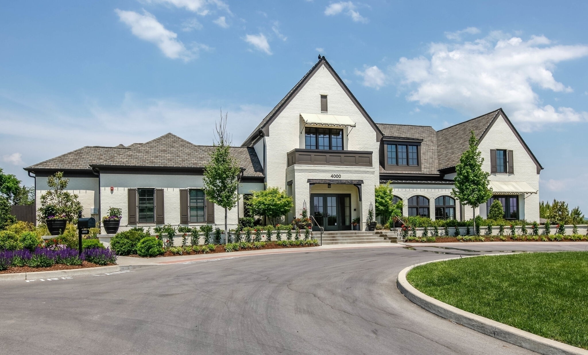 121 Gladstone Ln
