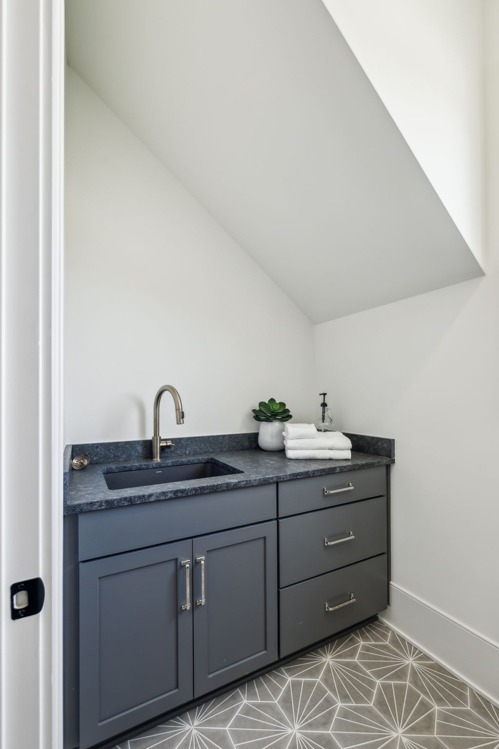 8104 Turning Point Dr