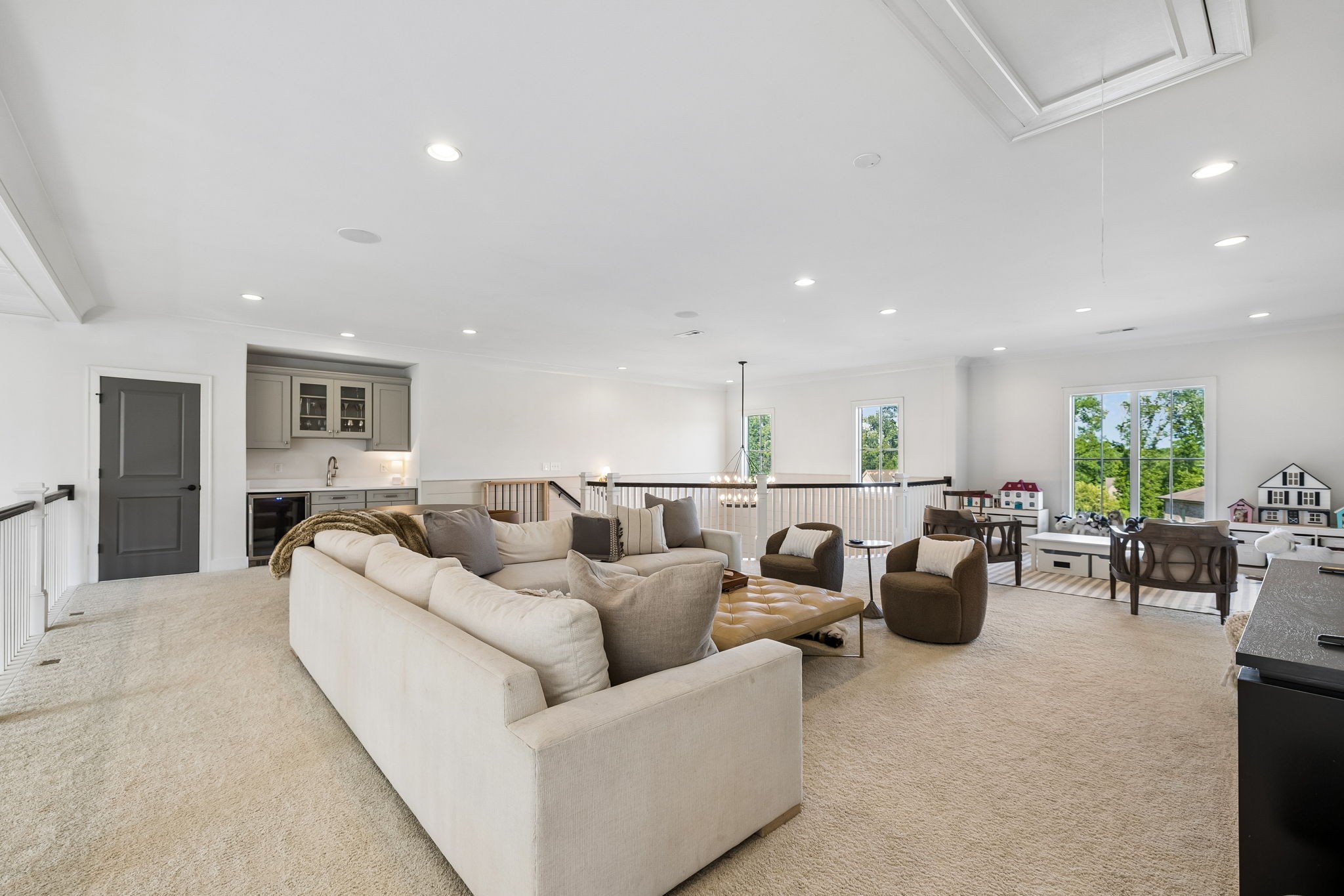 1823 Burland Crescent