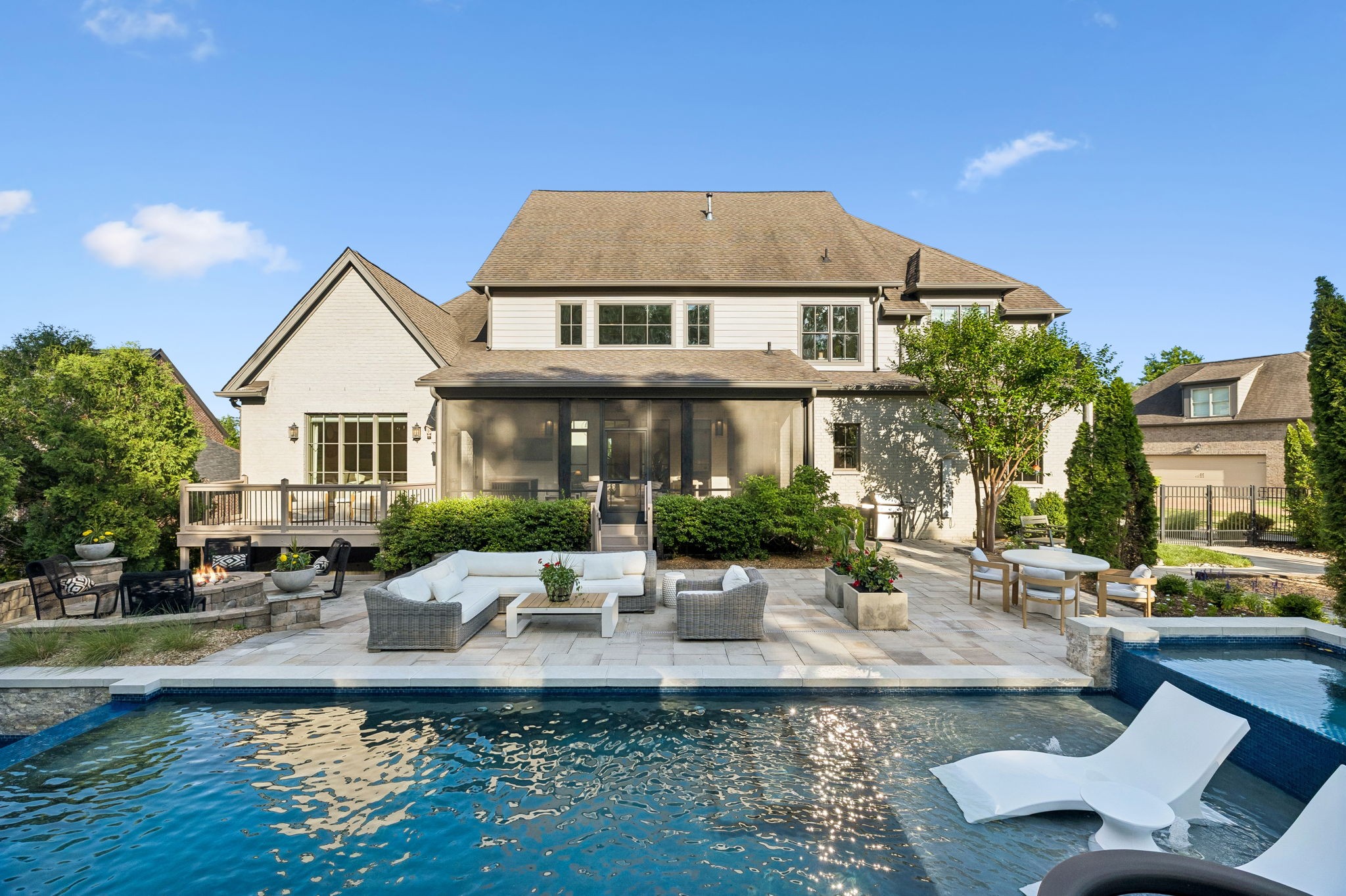 1823 Burland Crescent