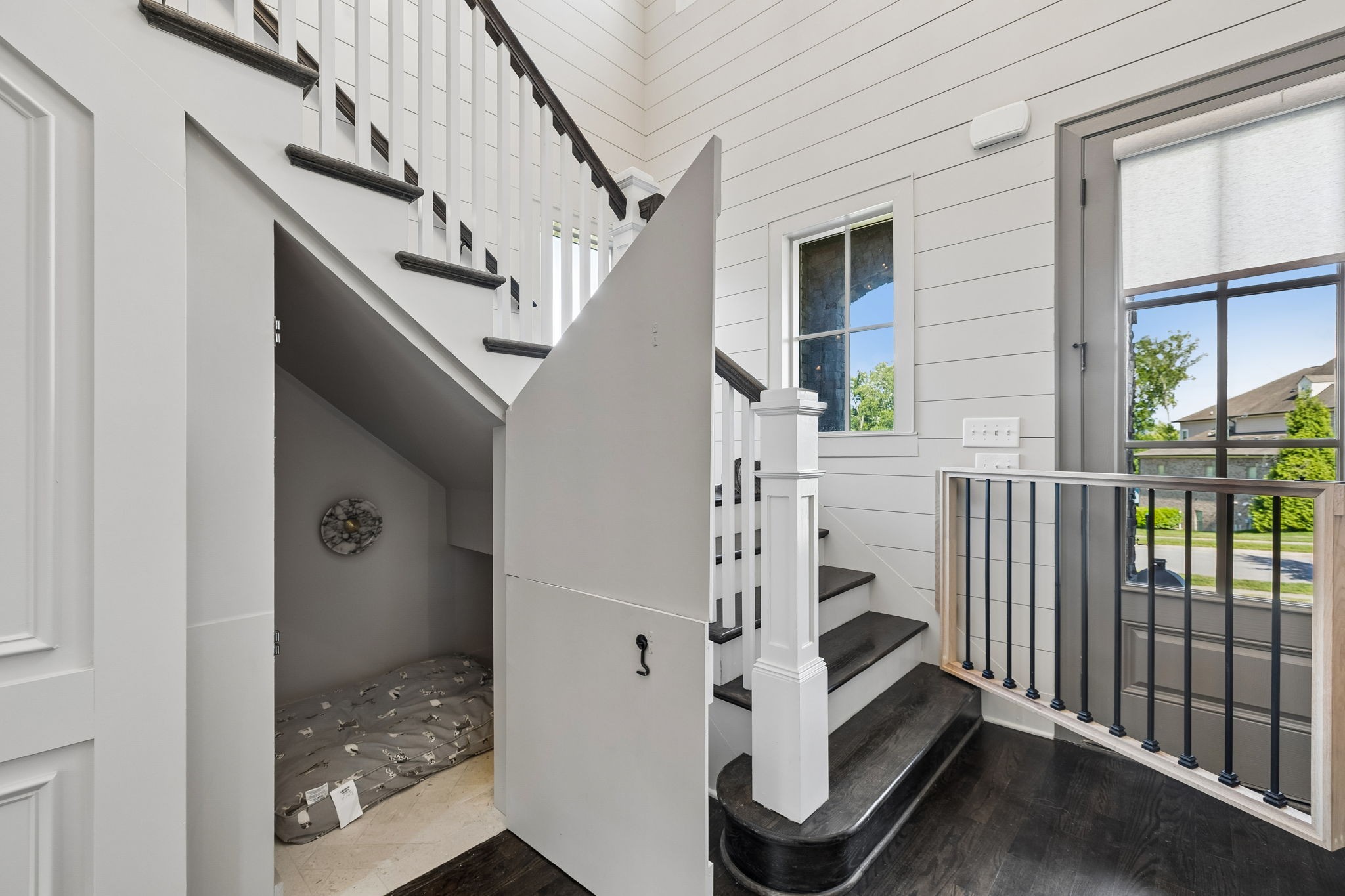 1823 Burland Crescent