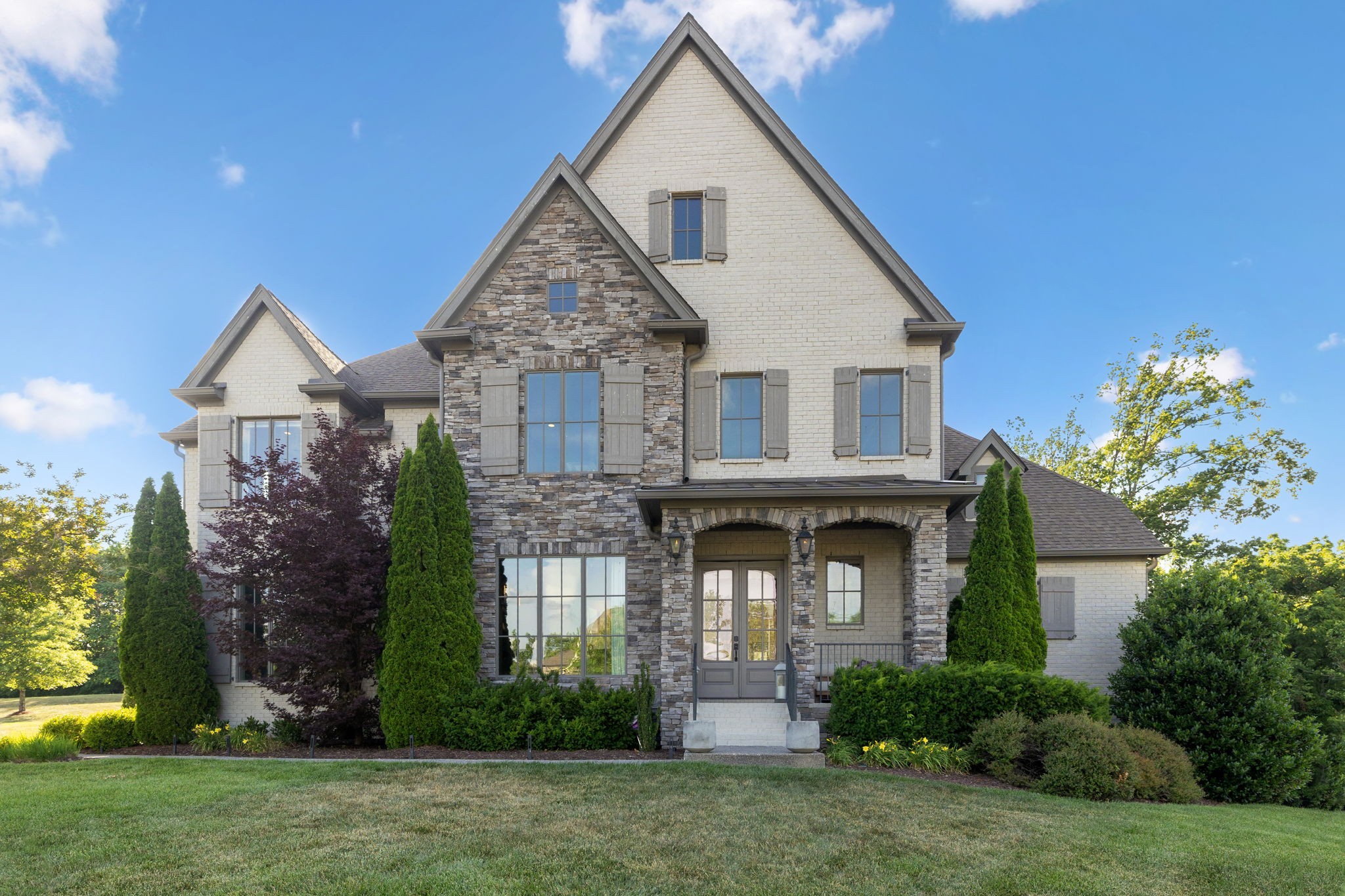 1823 Burland Crescent