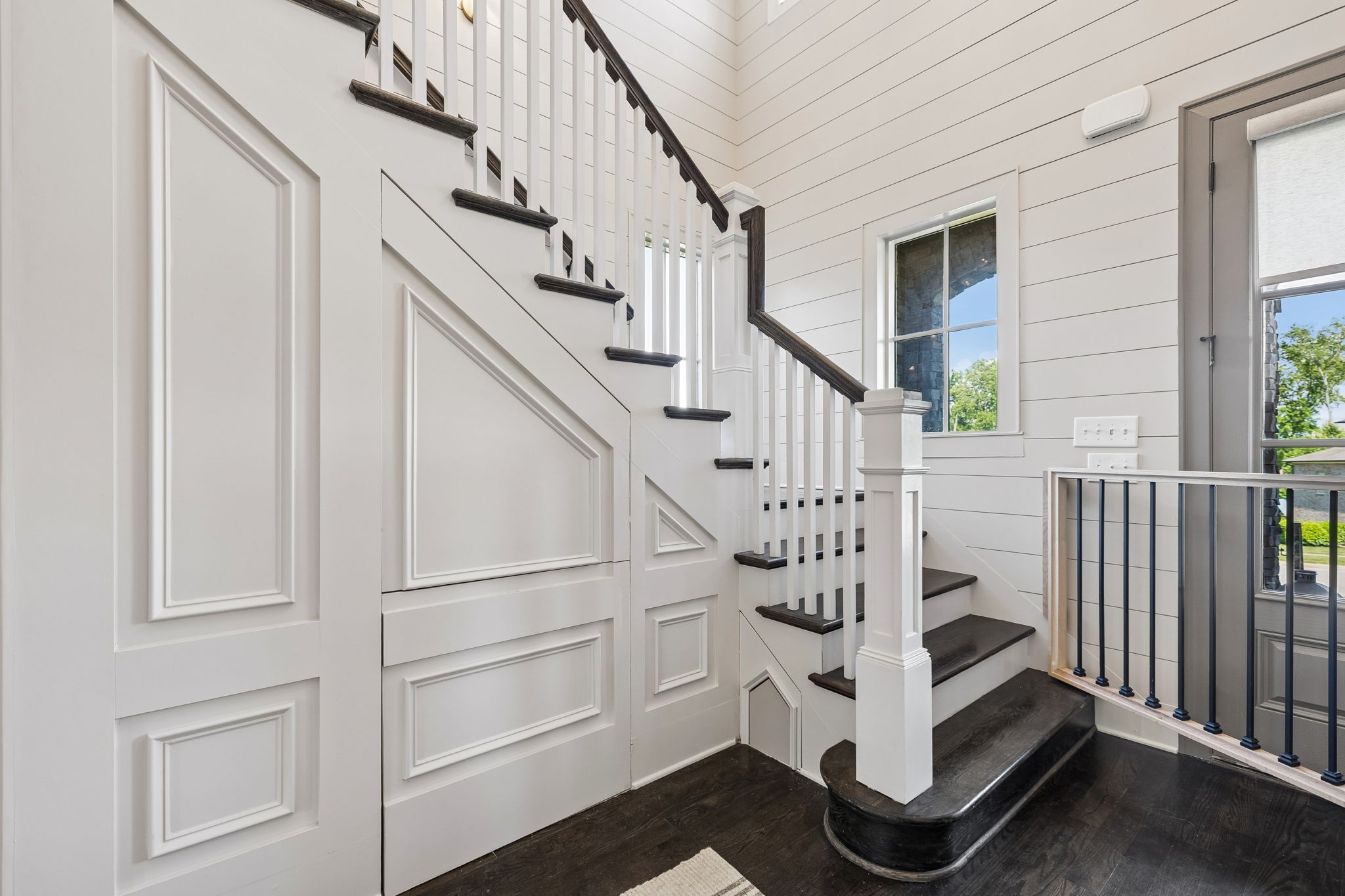 1823 Burland Crescent