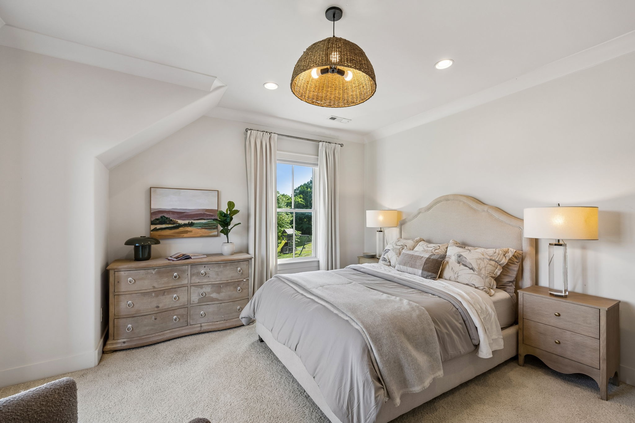 1823 Burland Crescent
