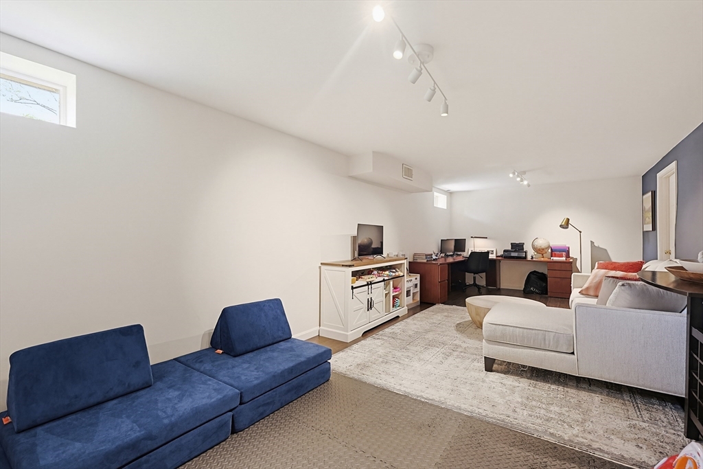 45 Perry St