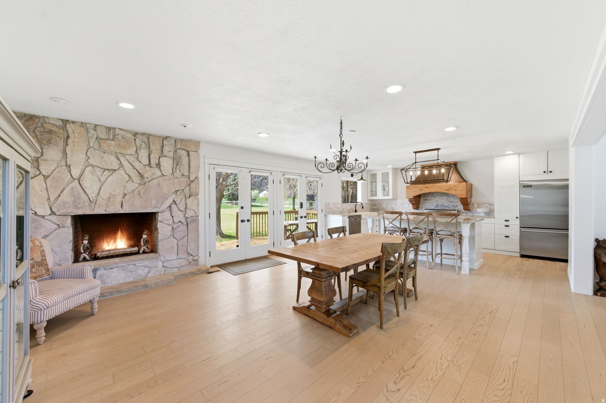 880 STRINGTOWN RD
