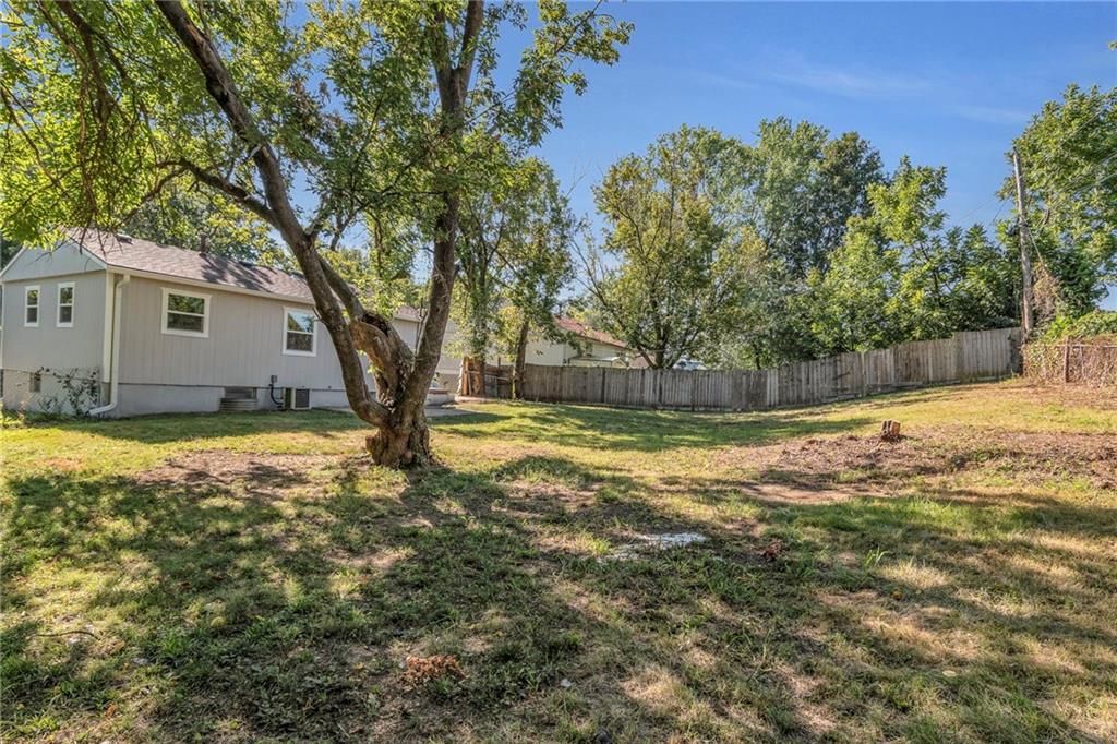 506 N 83rd Place