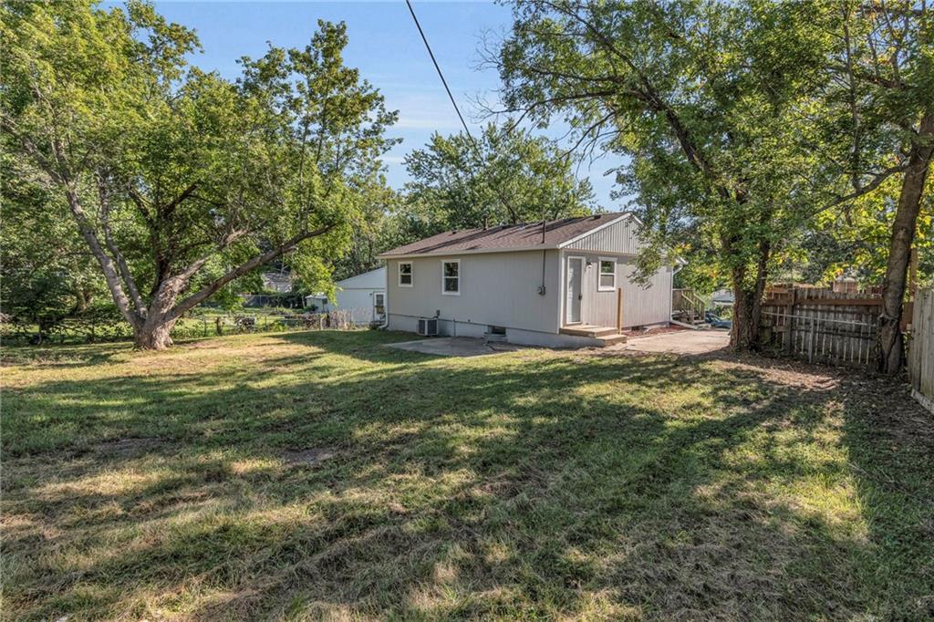 506 N 83rd Place