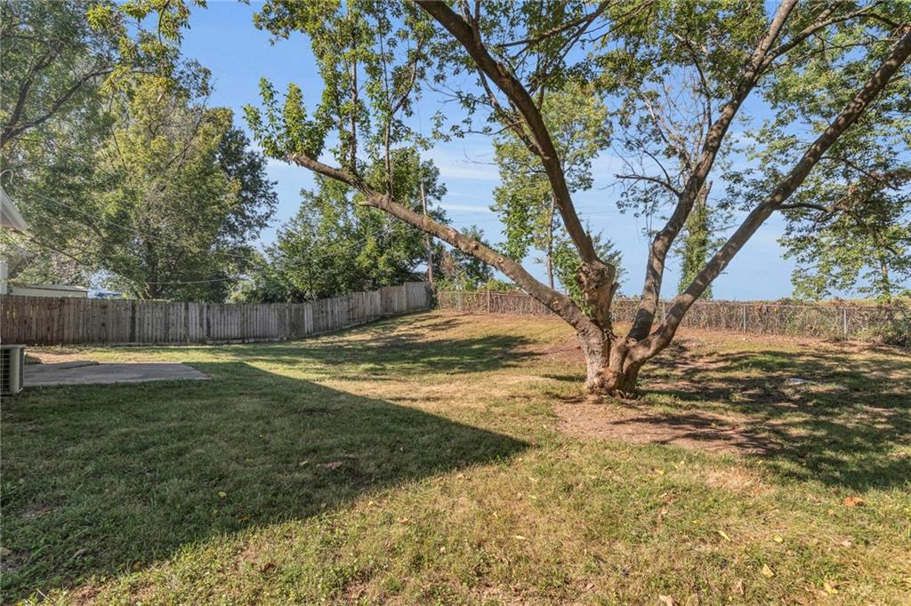 506 N 83rd Place