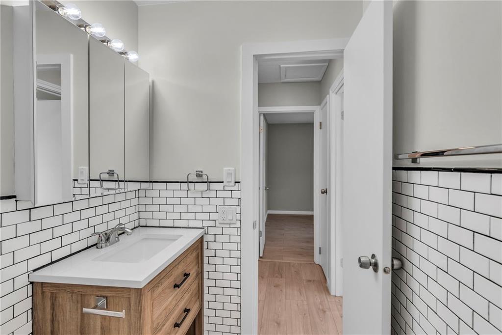 506 N 83rd Place