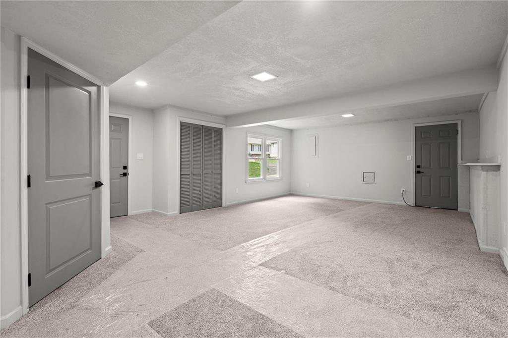 16 W Bridlespur Terrace