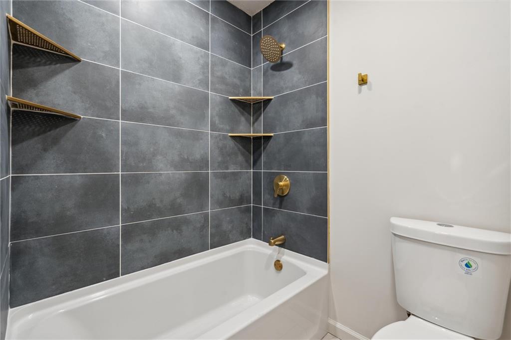 16 W Bridlespur Terrace