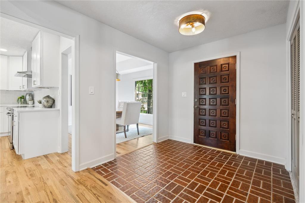 16 W Bridlespur Terrace