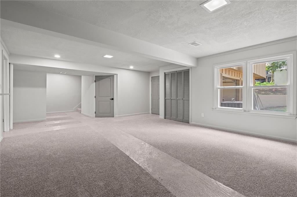 16 W Bridlespur Terrace