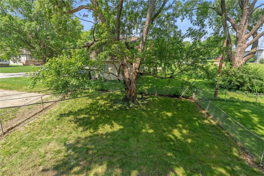 16 W Bridlespur Terrace