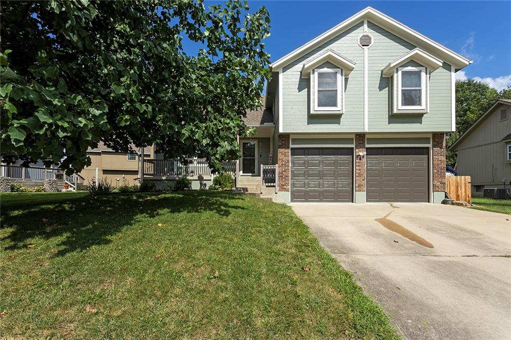 3832 SW Windsong Drive