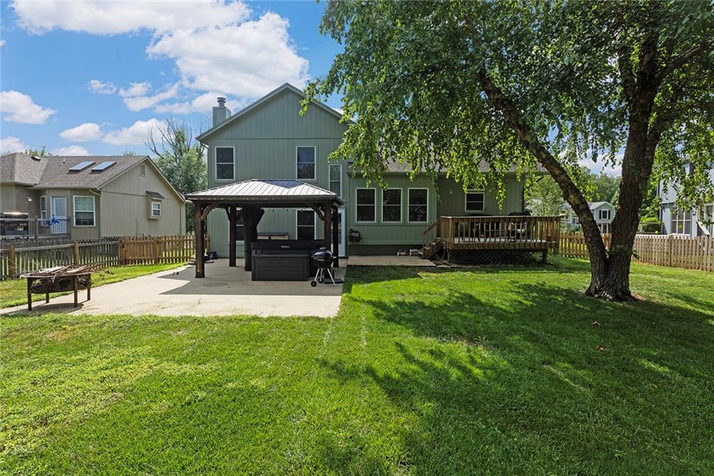 3832 SW Windsong Drive