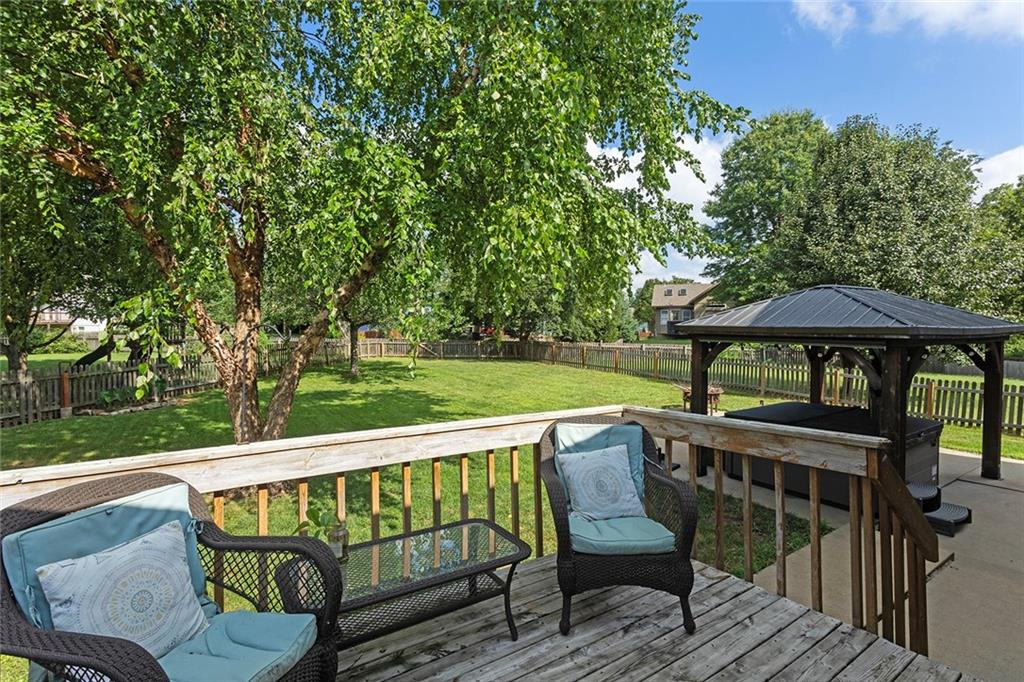 3832 SW Windsong Drive