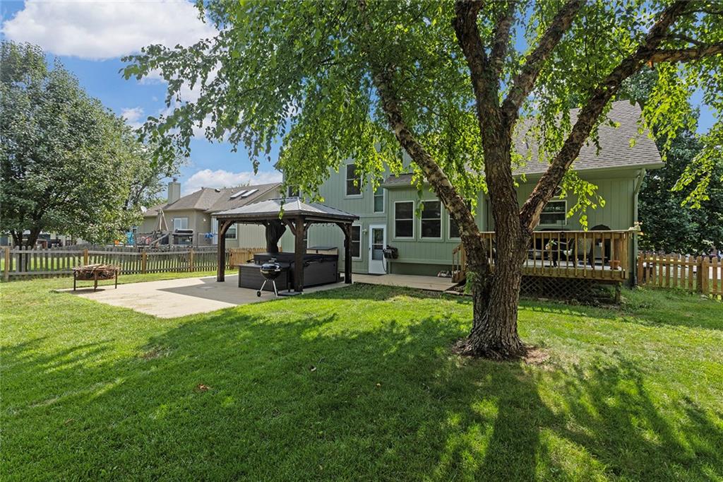 3832 SW Windsong Drive